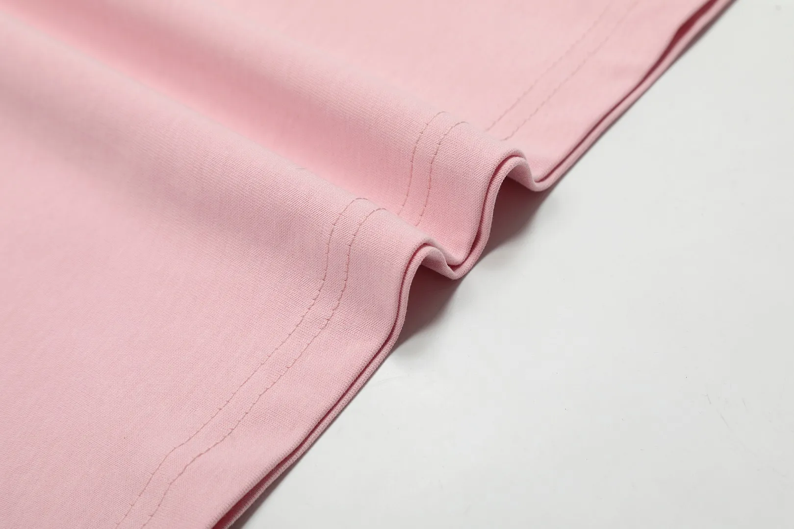 vivienne west wood The Queen Mother of the West Vivienne Saturn Embroidered Short Sleeve VIVI 157# "Exclusive Style" The new fabrics have been washed twice at high temperature + water. It is the only one in the entire network that achieves 0 shrinkage. The Solona thread is arranged. The threaded neckline does not deform. It is tight and dense. Welcome to compare. The entire series of correct accessories. Every detail is completely restored and can be stretched directly.